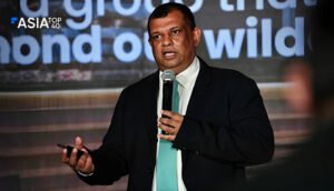 Tony Fernandes：从音乐到亚航空的跨界奇迹