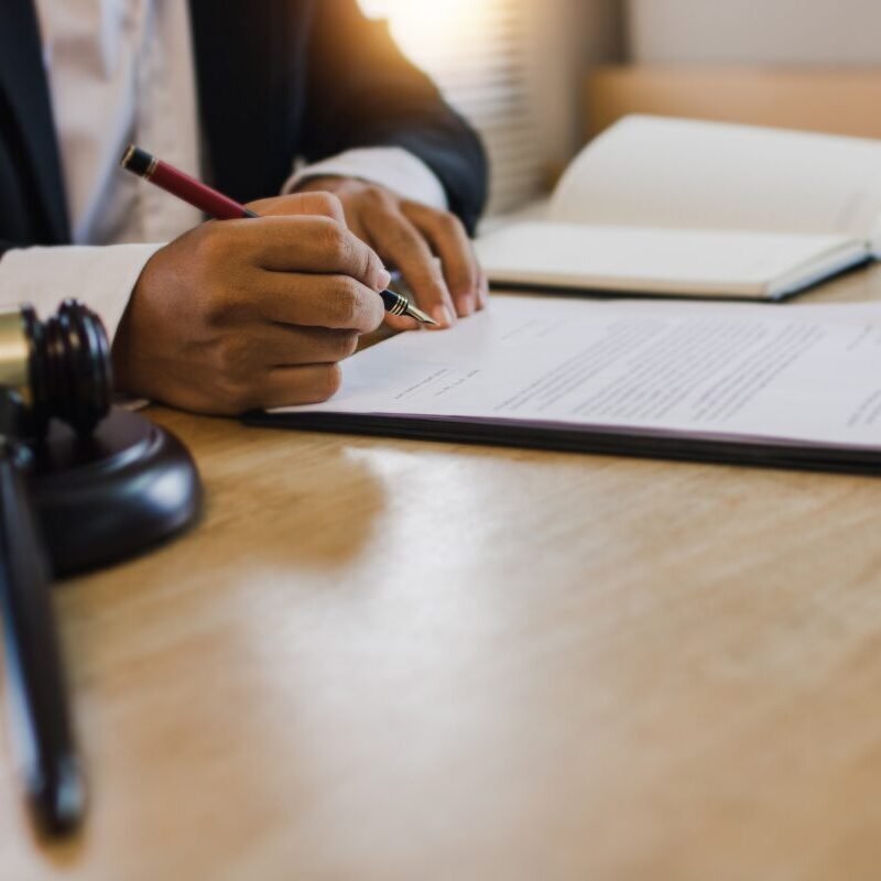 “佘诗曼立遗嘱”