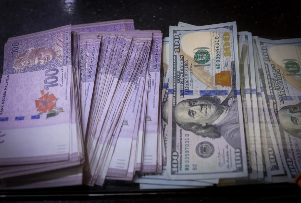 令吉兑美元今日升破4.0