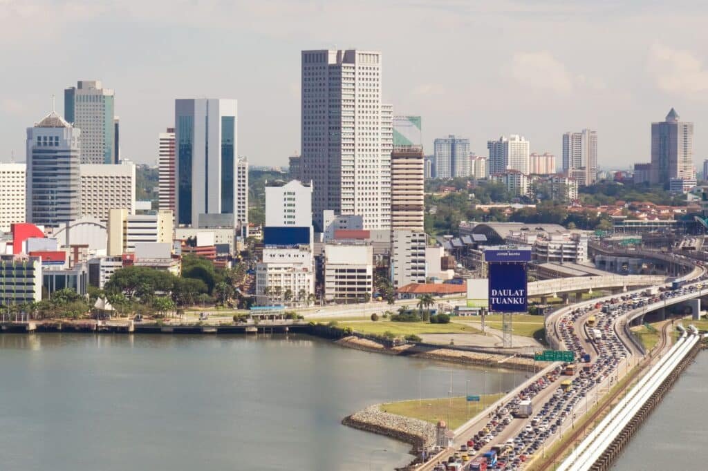 我的客户都在新加坡,如果厂搬到偏一点的边佳兰,那个物流运费会不会反而吃掉我的利润?